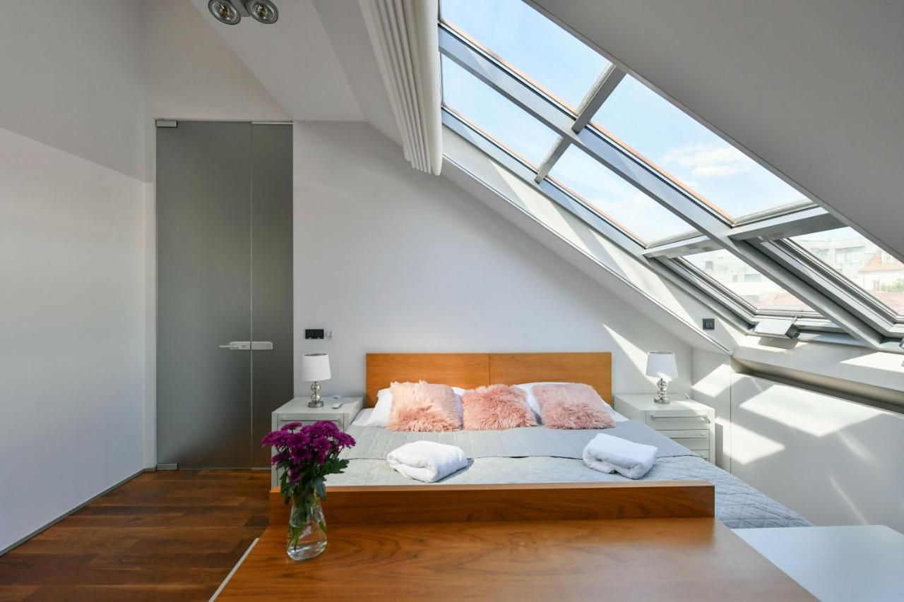 Luxury Central Penthouse With Sauna, Terrace, 250M2, 5Bdrm, 3Bthrm Prag Dış mekan fotoğraf