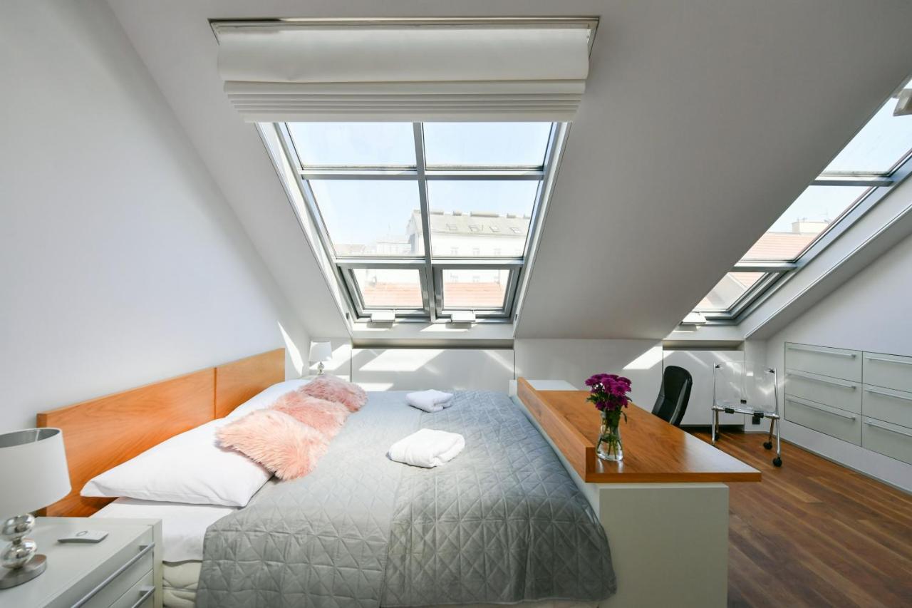 Luxury Central Penthouse With Sauna, Terrace, 250M2, 5Bdrm, 3Bthrm Prag Dış mekan fotoğraf