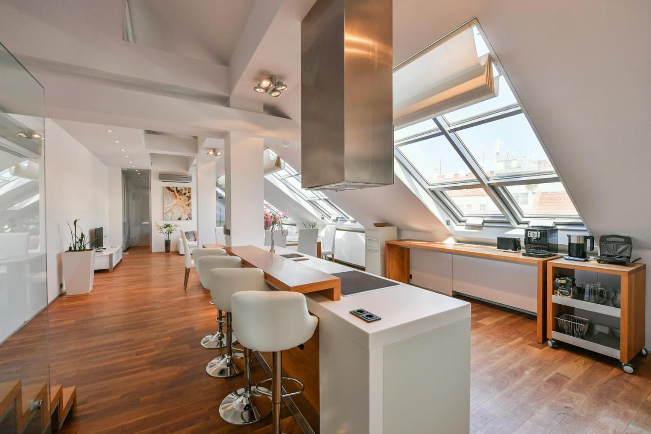 Luxury Central Penthouse With Sauna, Terrace, 250M2, 5Bdrm, 3Bthrm Prag Dış mekan fotoğraf
