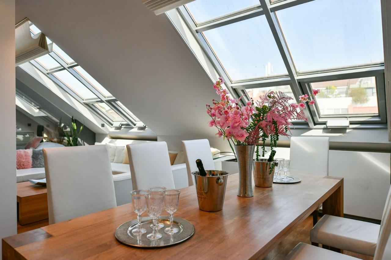 Luxury Central Penthouse With Sauna, Terrace, 250M2, 5Bdrm, 3Bthrm Prag Dış mekan fotoğraf