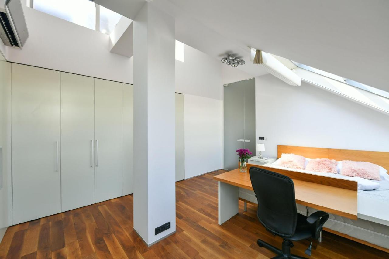 Luxury Central Penthouse With Sauna, Terrace, 250M2, 5Bdrm, 3Bthrm Prag Dış mekan fotoğraf
