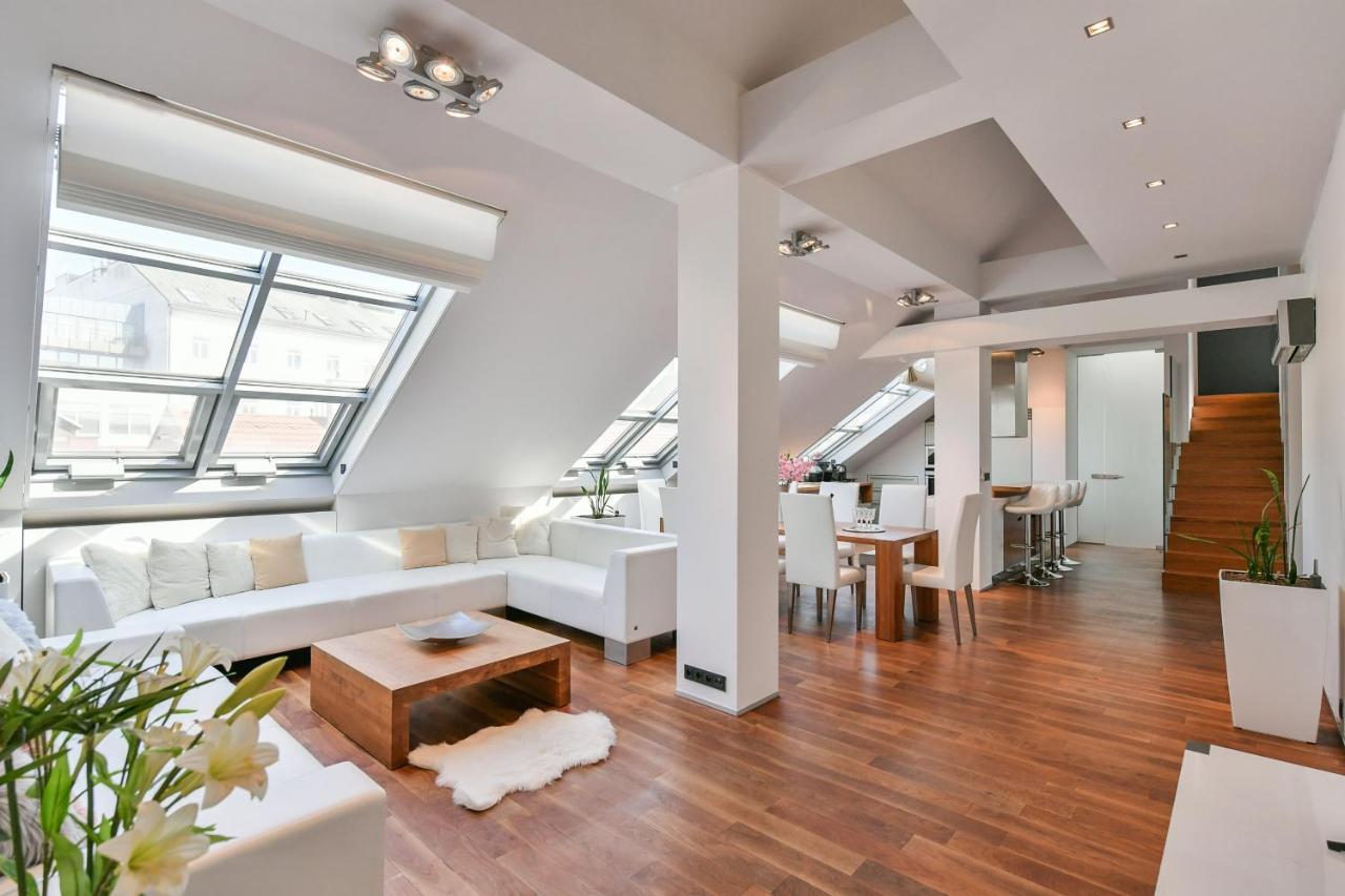 Luxury Central Penthouse With Sauna, Terrace, 250M2, 5Bdrm, 3Bthrm Prag Dış mekan fotoğraf