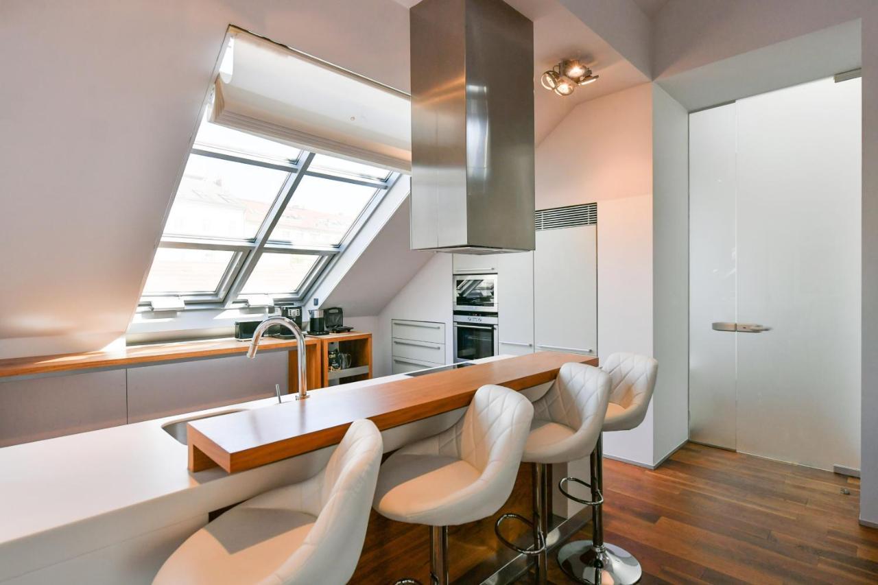 Luxury Central Penthouse With Sauna, Terrace, 250M2, 5Bdrm, 3Bthrm Prag Dış mekan fotoğraf
