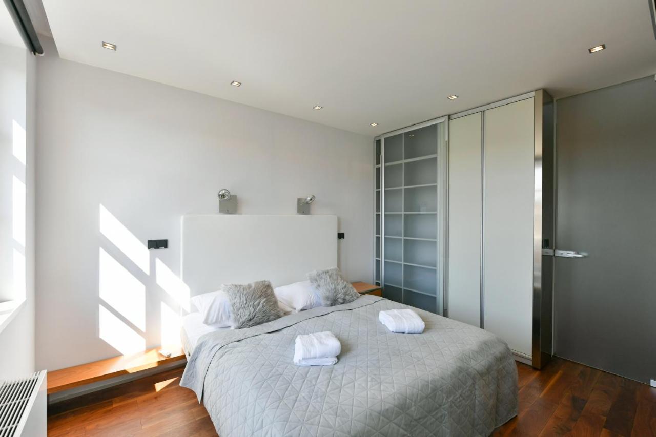 Luxury Central Penthouse With Sauna, Terrace, 250M2, 5Bdrm, 3Bthrm Prag Dış mekan fotoğraf