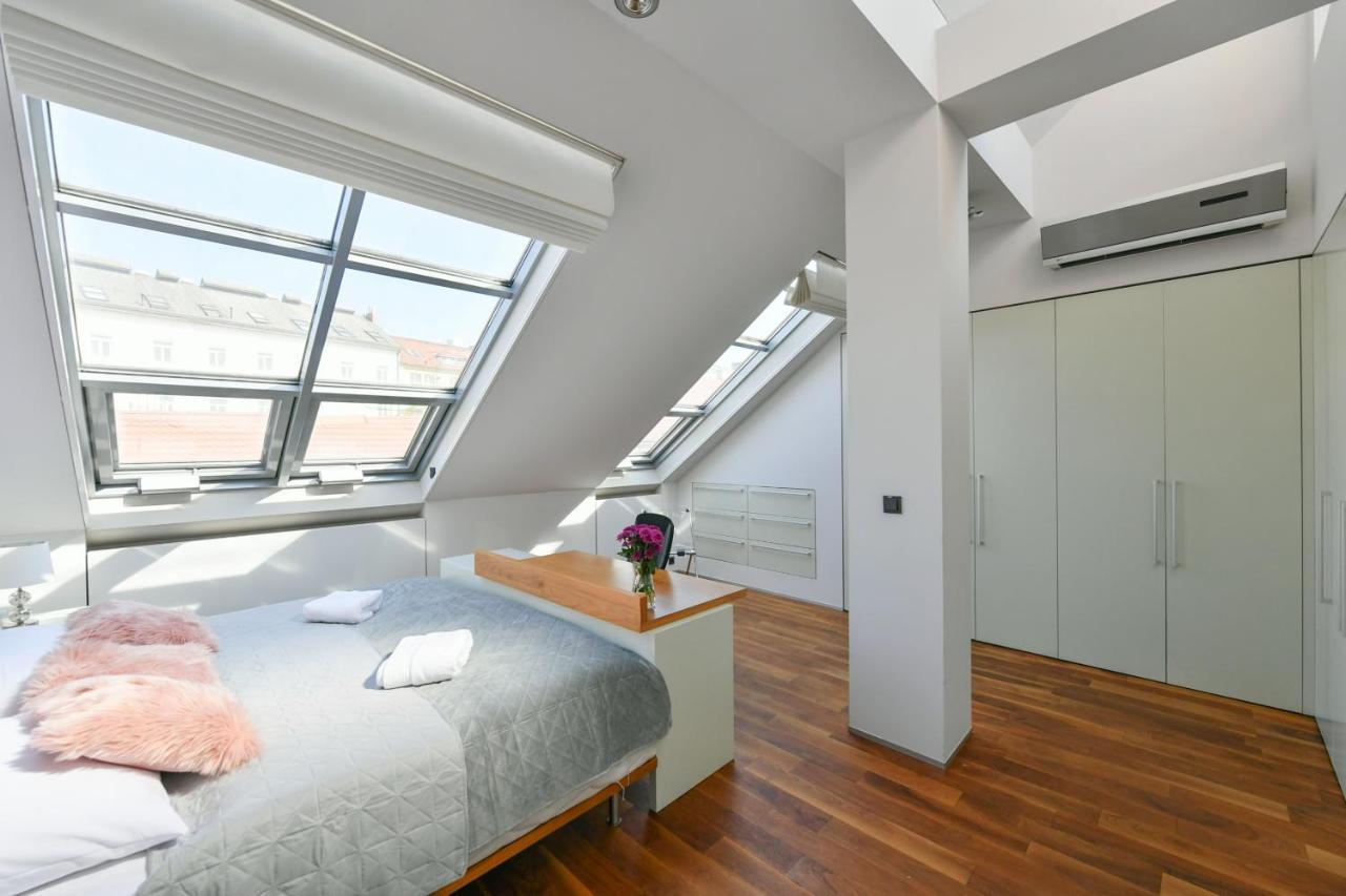 Luxury Central Penthouse With Sauna, Terrace, 250M2, 5Bdrm, 3Bthrm Prag Dış mekan fotoğraf