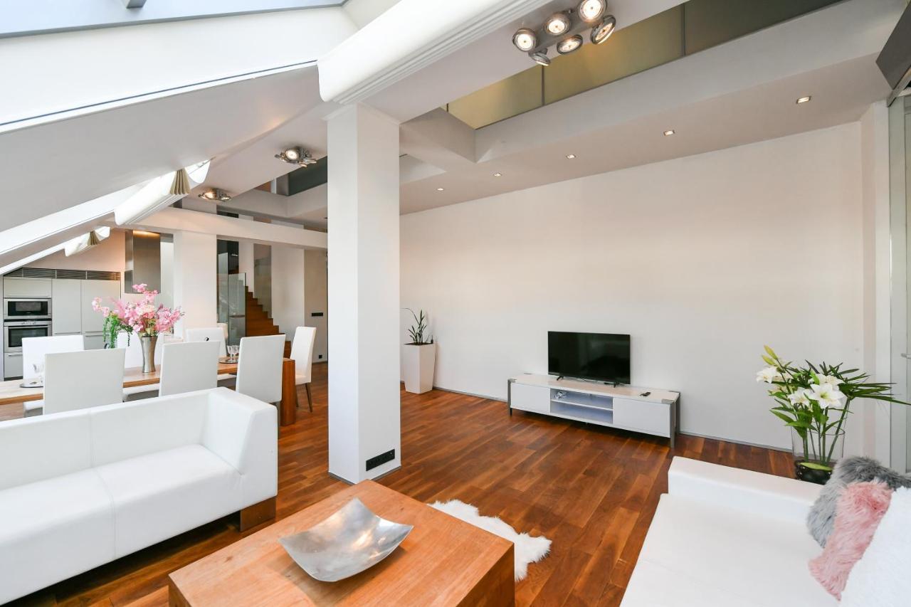 Luxury Central Penthouse With Sauna, Terrace, 250M2, 5Bdrm, 3Bthrm Prag Dış mekan fotoğraf