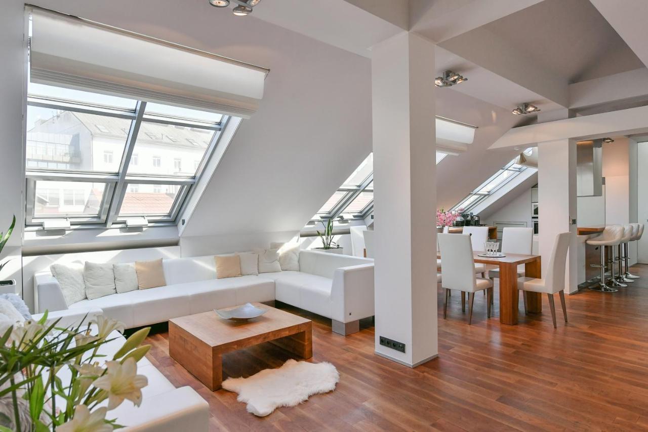Luxury Central Penthouse With Sauna, Terrace, 250M2, 5Bdrm, 3Bthrm Prag Dış mekan fotoğraf
